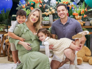'Contando os dias', diz Wesley Safadão sobre nascimento do terceiro filho