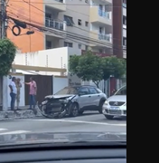 [Vídeo] Colisão joga carro no sentido contrário no bairro da Ponta Verde