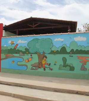 Após reinauguração de creche, professora viaja e deixa crianças sem aula em Arapiraca