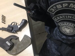 Jovem é preso com arma de fogo em via pública  de Arapiraca