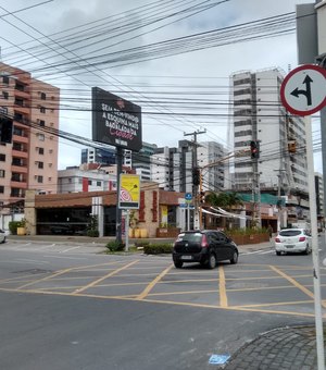 Motoristas registram semáforo sem funcionar na Jatiúca