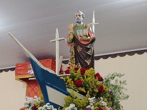 Pescadores e fiéis celebram Dia de São Pedro na orla lagunar da capital