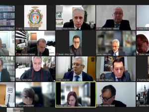 [Vídeo] Biblioteca falsa de desembargador do TJ do Amazonas cai durante sessão online