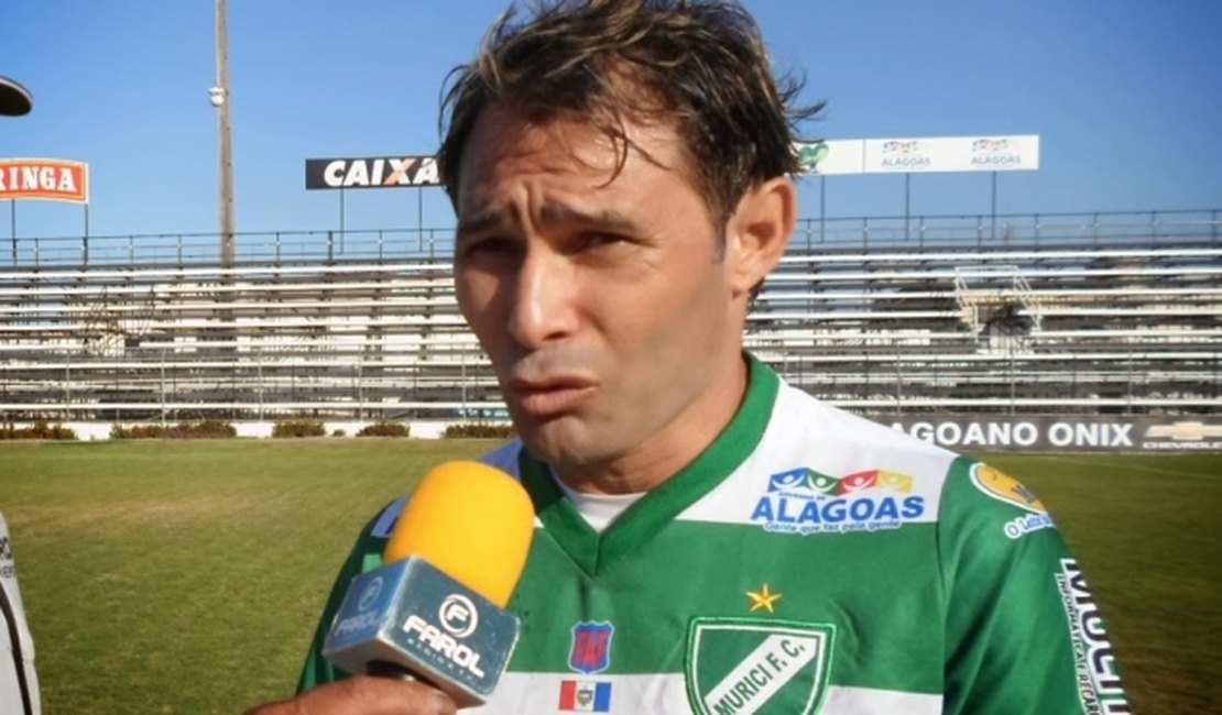 Júnior Amorim tem problemas com o técnico Gilmar Batista