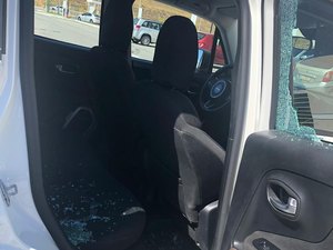 Veículo é arrombado dentro de estacionamento de shopping 