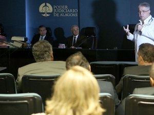 &#65279;Magistrados debatem auxílio de médicos em decisões de saúde