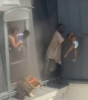 Crianças são salvas por vizinho durante incêndio em prédio de Paris