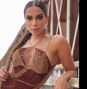 Anitta troca festa de Kim Kardashian por Carnaval de Carla Perez e Xanddy