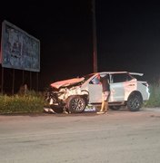 Carro do prefeito de Matriz de Camaragibe colide contra cavalo na AL-105