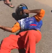 [Vídeo] Motociclista fica ferido após colisão com cachorro na entrada de Palmeira dos Índios