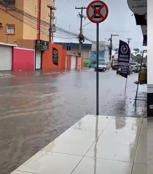 Fortes chuvas provocam alagamentos em diversos bairros de Arapiraca