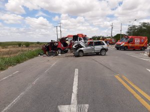 Colisão envolvendo três veículos deixa feridos em Major Izidoro