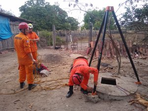 Filhotes de cabra são resgatados em cacimba na zona rural de Arapiraca