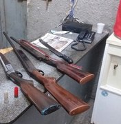 Polícia prende duas pessoas por porte ilegal de arma de fogo 