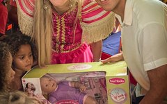 Brinquedos foram distribuídos gratuitamente para crianças carentes durante o evento realizado por Carlinhos Monteiro