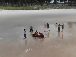 [Vídeo] Homem morre após se afogar na Praia do Francês durante feriado