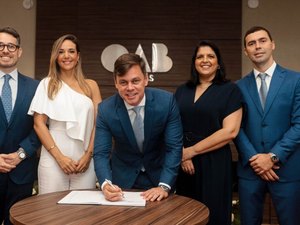 OAB-AL: chapa liderada por Vagner Paes e Cláudia Medeiros é empossada