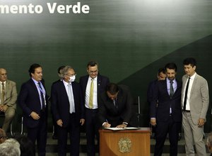 Às vésperas da COP26, governo cria comitê sobre mudanças climáticas