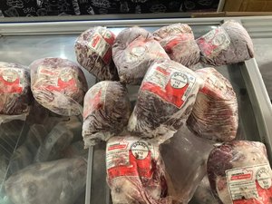 Cerca de 950 kg de alimentos impróprios para consumo são retirados de circulação