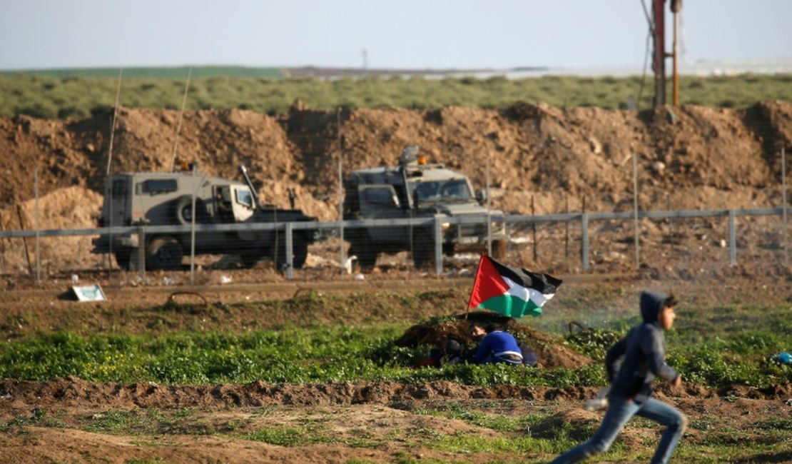 Trinta palestinos ficam feridos por disparos israelenses na Faixa de Gaza