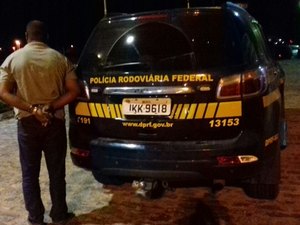 Cinco pessoas são presas pela PRF no fim de semana por diversos crimes