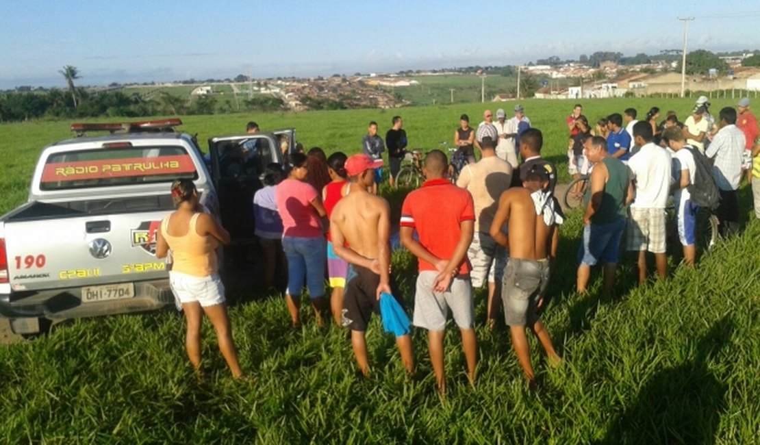 Jovem é encontrado morto no bairro Canafístula, em Arapiraca