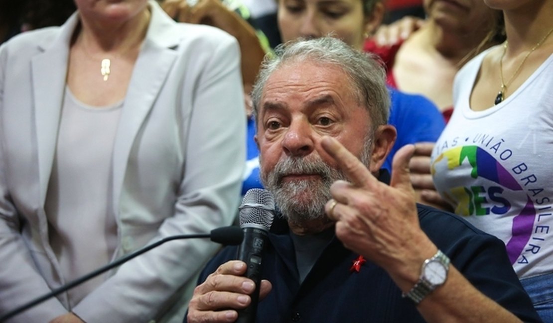 Em conversa com Dilma, Lula xinga operação da PF