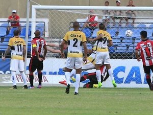 No duelo dos técnicos estreantes, CRB perde para o Criciúma em pleno Rei Pelé