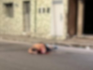 Homem é morto a tiros durante a madrugada no bairro Ponta Grossa, em Maceió
