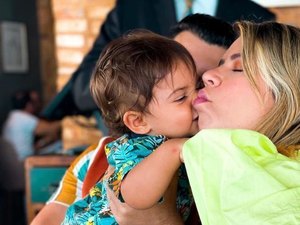 Mãe de Marília Mendonça diz que neto não fala muito na cantora: 'Está bagunçado na cabecinha dele'