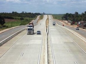 Obras na BR-101 em Flexeiras causam interdição durante cinco horas