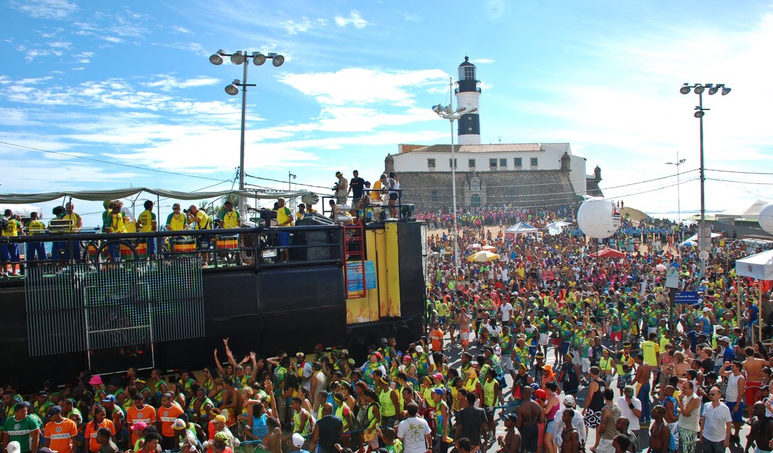 Salvador vive crise do abadá e das cordas