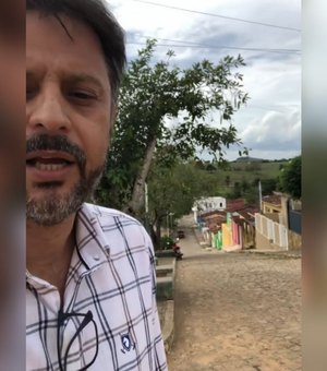 Prefeito de Limoeiro de Anadia desfaz avenida para construir praça em frente à sua casa