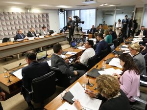 Senadores começam hoje a discutir relatório pela admissibilidade do impeachment