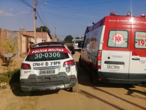 Familiares encontram adolescente morto dentro de residência