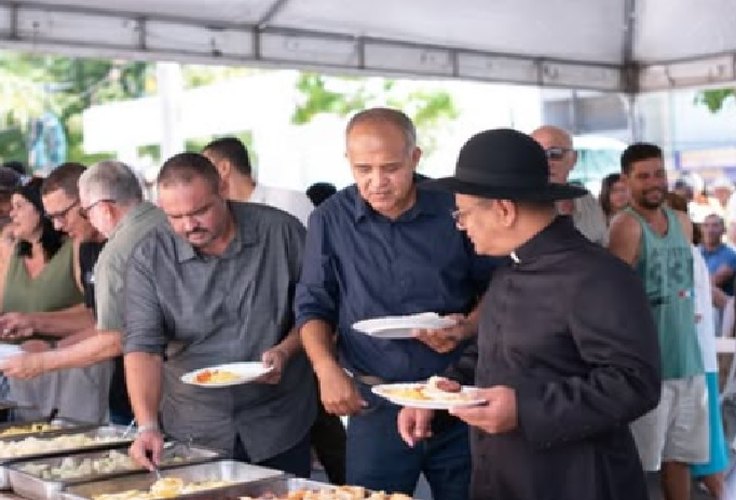 Durante festa de emancipação prefeito mostra porque é campeão de votos no Sertão