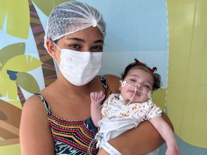 Bebê com cardiopatia toma banho de sol pela 1ª vez no Hospital da Criança