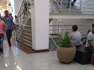 Puff colocado em shopping gera polêmica nas redes sociais