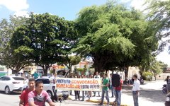 Aprovados no concurso fizeram manifestação no município de Major Izidoro
