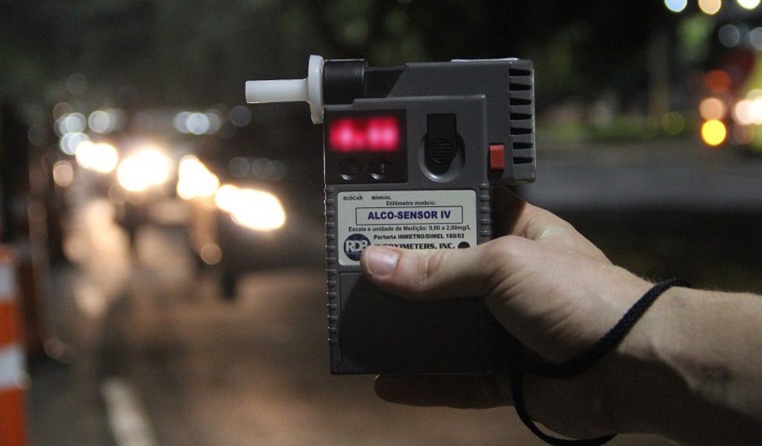 Motociclista bêbado e sem capacete é preso pela PRF em Junqueiro