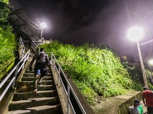 Prefeitura amplia pontos de iluminação em mais quatro grotas e no Feitosa