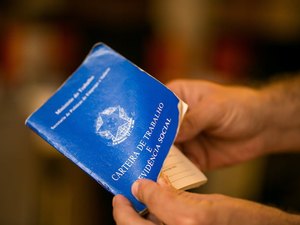 Desemprego fica em 6,2% e emprego com carteira assinada bate recorde