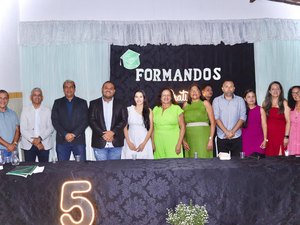 Prefeitura de Matriz de Camaragibe promove formatura na Escola Muniz Falcão