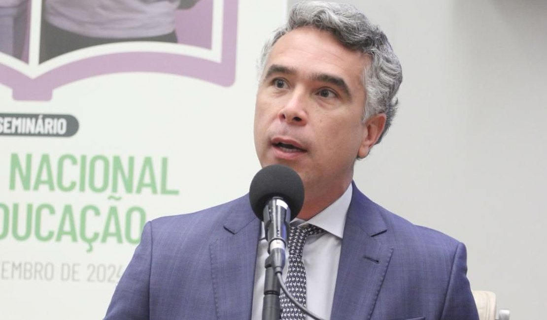 Rafael Brito se posiciona contra proposta que diminui os recursos da Educação no Brasil
