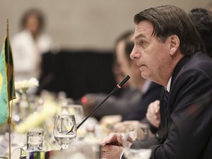 Bolsonaro diz que governo estuda redução de impostos a empresas