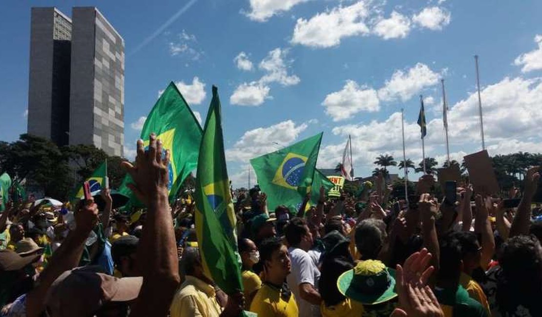 Profissionais do Estadão são agredidos com chutes, murros e empurrões por apoiadores de Bolsonaro
