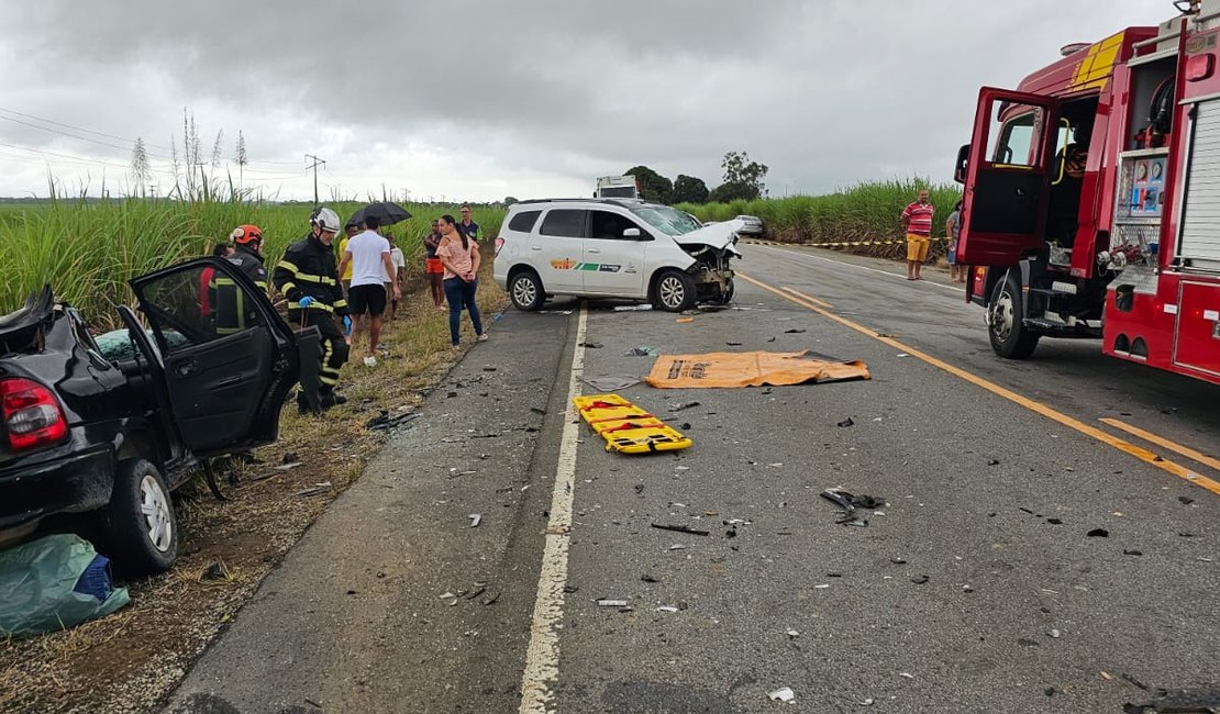 Grave acidente deixa homens presos às ferragens em Marechal Deodoro