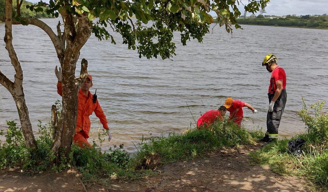 Mãe reconhece corpo do filho, que foi encontrado boiando no Lago da Perucaba