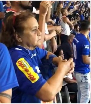 Dona Marlene ‘benze’ Cruzeiro e viraliza na internet