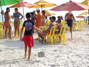 Exploração de trabalho infantil é flagrada na Praia do Francês